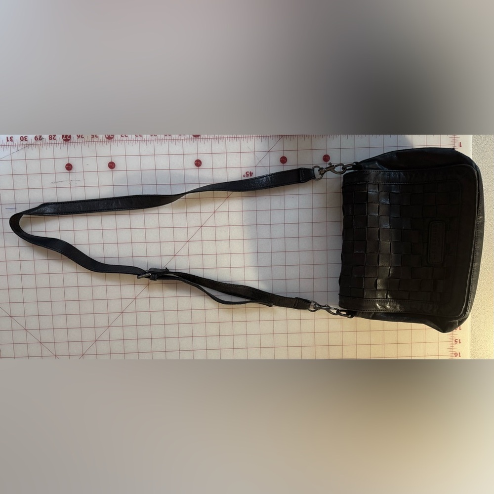 Liebeskind Berlin Crossbody View 2